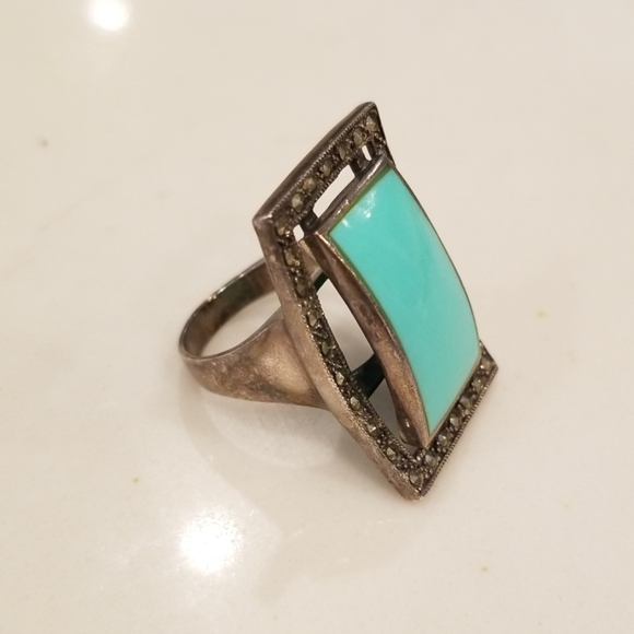 Beautiful ring - Picture 1 of 7